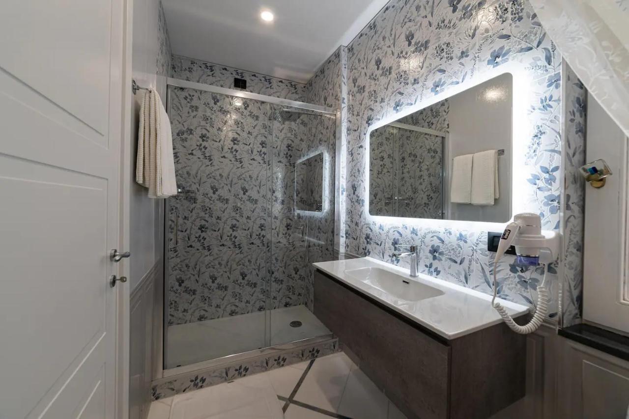 Apartments Hotel Real Suite Napoli Chiaia Mergellina Kültér fotó